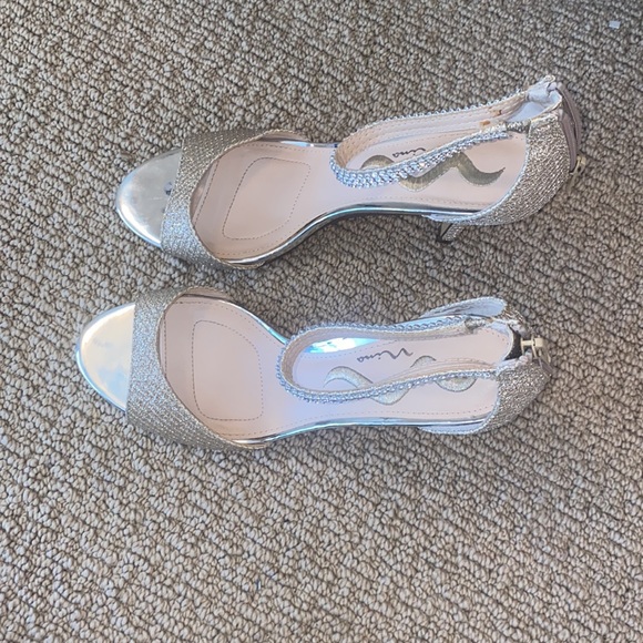 Women’s Dress Shoes Sparkle High Heels with ankle strap size 7.5 worn once - Picture 2 of 12